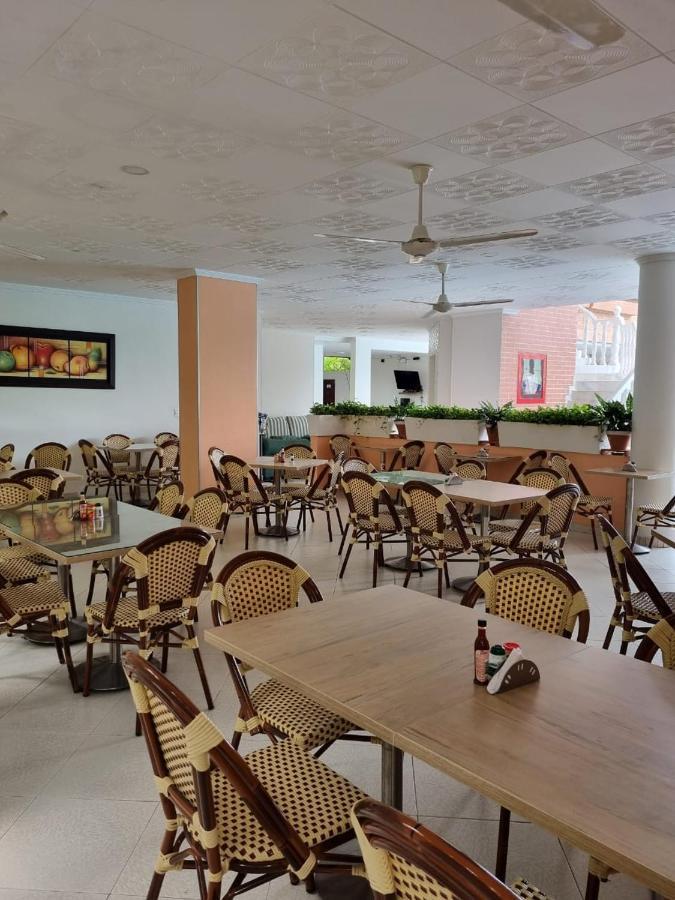 Zahira Hotel Melgar Luaran gambar
