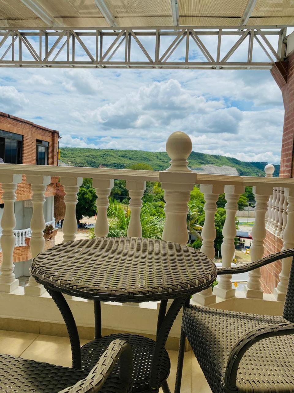 Zahira Hotel Melgar Luaran gambar